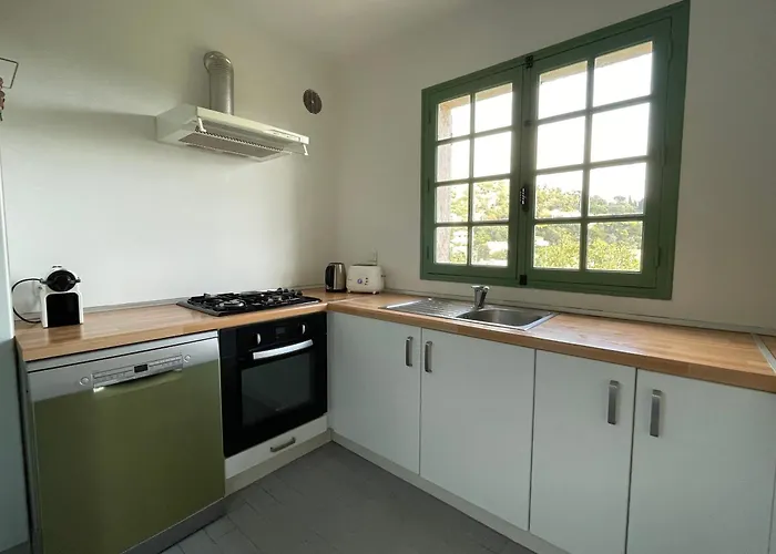 Vue De La Fossette 5mn A Pied Proche Du Centre Villa Le Lavandou